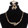 Un costume de Trendy strass creux Out Collier Bracelet Bague et boucles d'oreilles pour les femmes - d'or ONE-SIZE