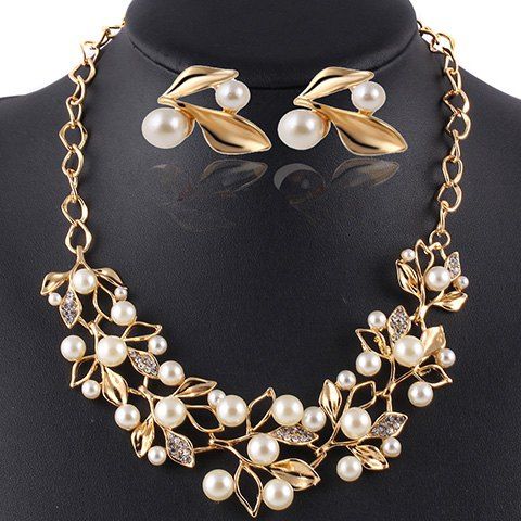 Un costume de Noble Faux collier de perles et boucles d'oreilles Bijoux pour les femmes - d'or 