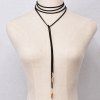 Simple Embossed Feather Tassel Necklace Wrap pour les femmes - Noir 