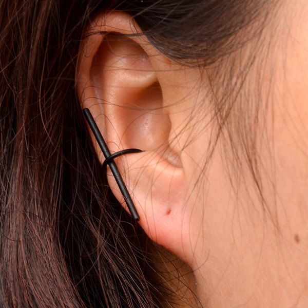 

One Piece Crisscross Geometric Ear Cuff, Black