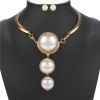 Un costume de mode Faux collier de perles et boucles d'oreilles Déclaration pour les femmes - d'or 