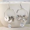 Pair of Stylish Cut Out Carved Disc Rhinestone Earrings For Women - Argent 