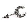 Gorgeous Etched Rhinestone Alloy Arrow Brooch For Women - Gris Argent 