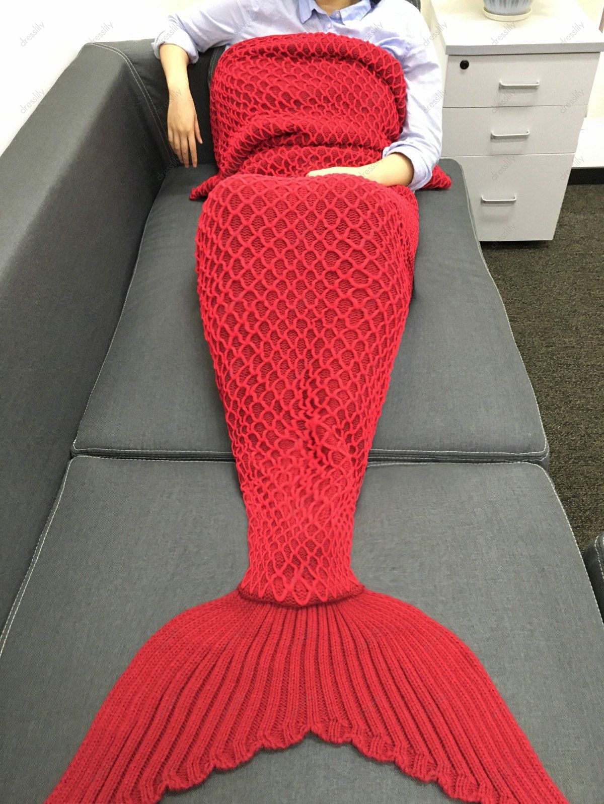 2018 Fashionable Knitting Fishing Net Design Mermaid Shape Blanket RED In Blankets & Throws