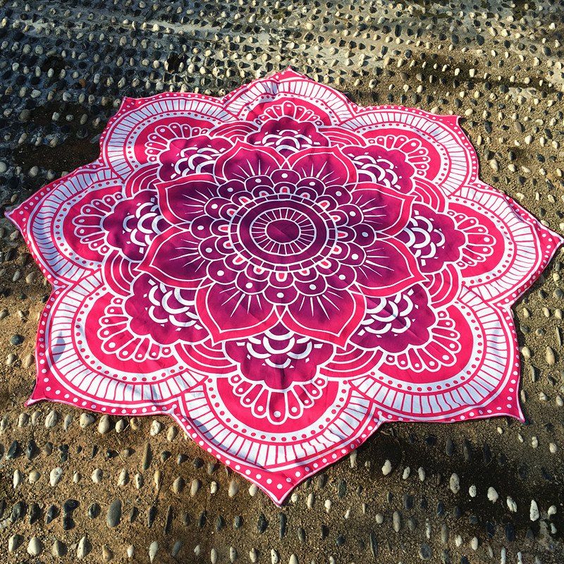 

Retro Indian Style Personality Mandala Flower Shape Polyster Round Beach Throw, Red