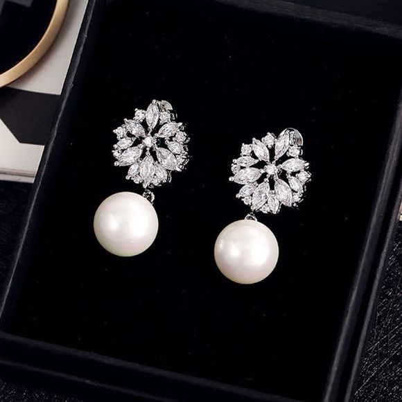 Pair of Faux Pearl Hollow Out Floral Rhinestone Earrings - Argent 