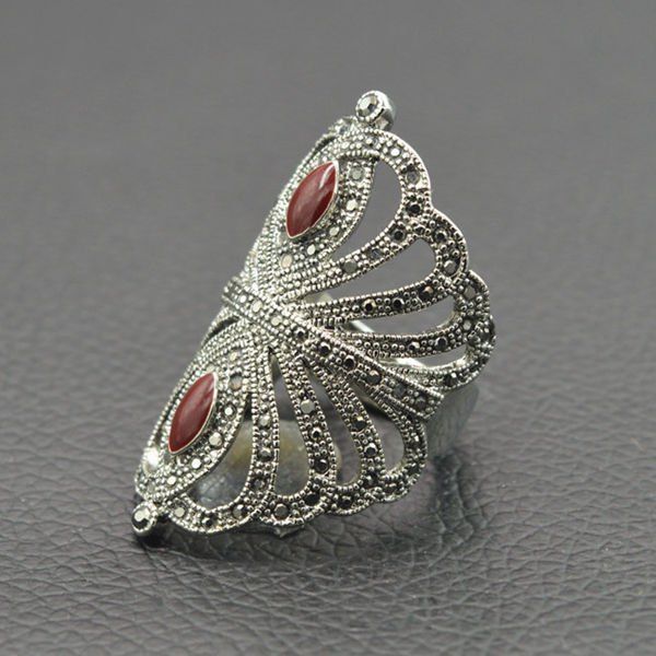 

Rhinestone Embossed Hollow Leaf Ring, Deep red