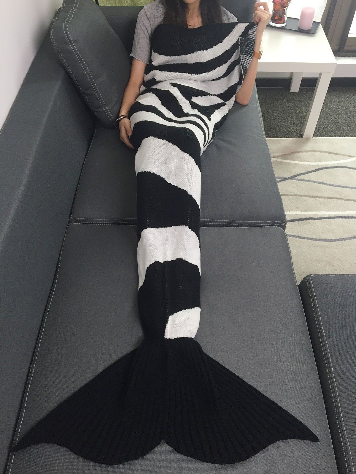 Super Soft Color Block Knitted Mermaid Tail Blanket - WHITE/BLACK 