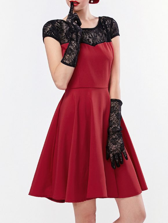 Mini robe avec empiècements en dentelle à manches courtes - Rouge foncé L