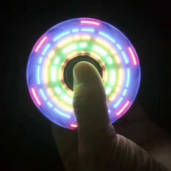 Spinner Rotatif Électrolytique avec 18 Motifs Lumière LED - Rouge 