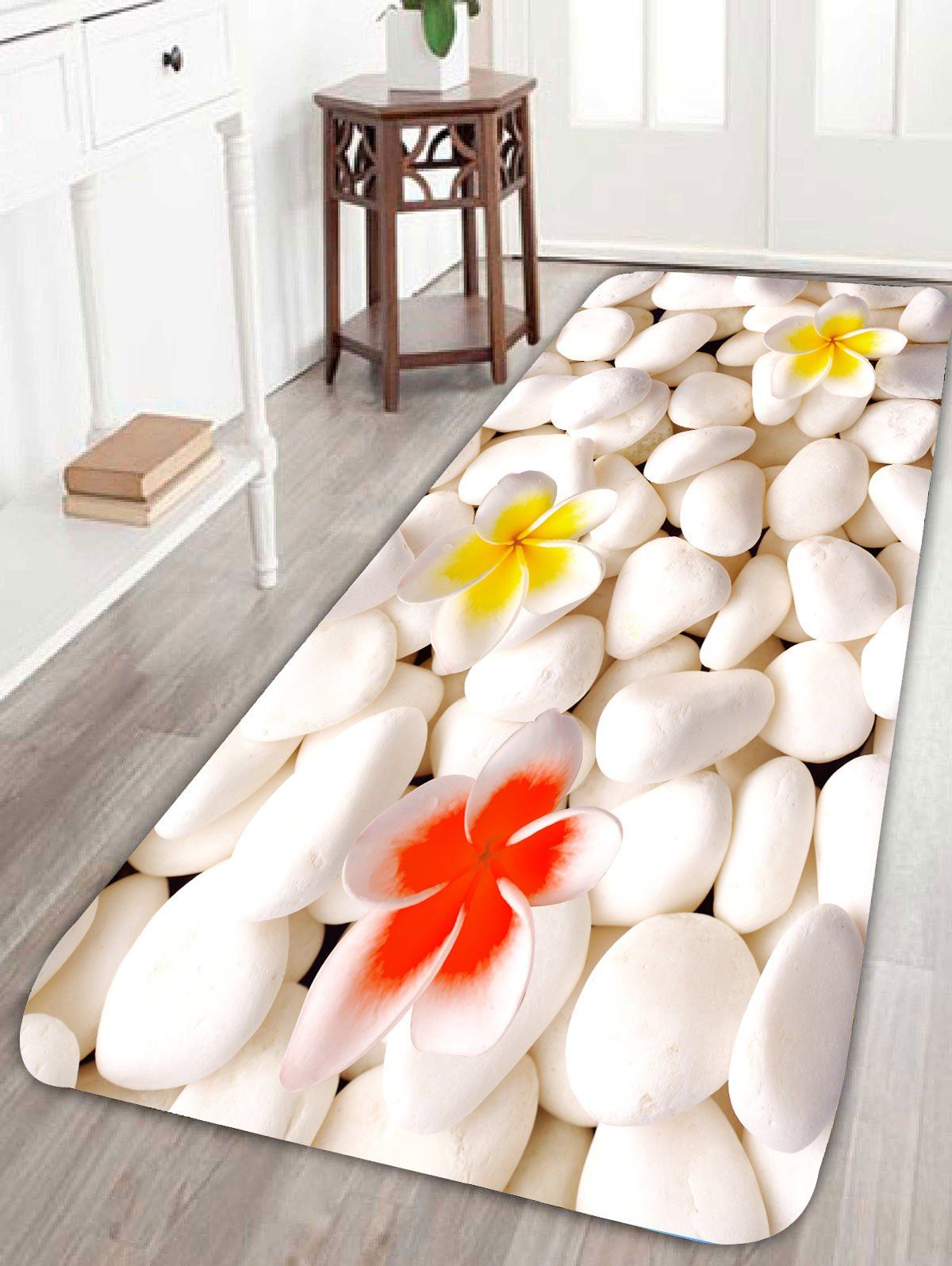 

Cobblestone Flower Coral Fleece Bath Rug, White