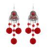Boucles d'Oreilles Chandelier Crochets Motif Perles et Boules Pelucheuses - Rouge 