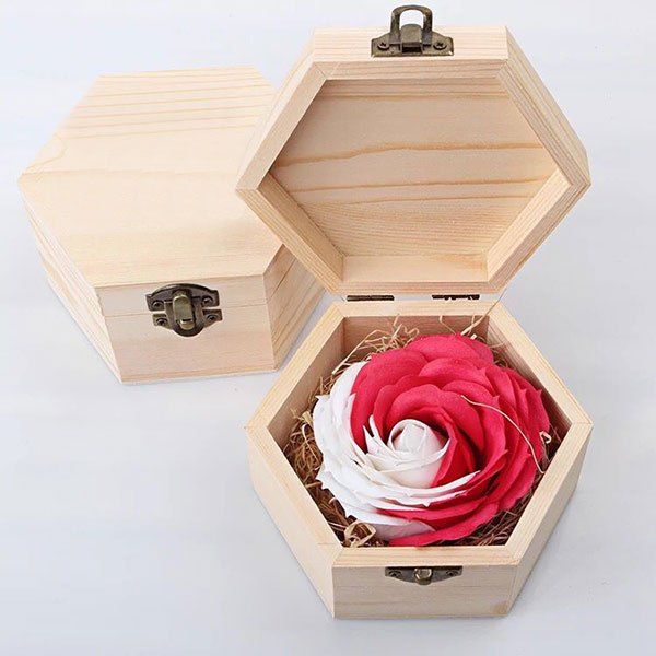 

Hand-carved Rose Soap Scented Gift-set In Decorative Wood Case, Red