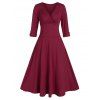 Robe de Bal Vintage Embellie de Bouton Manches à Revers - Rouge Vineux L