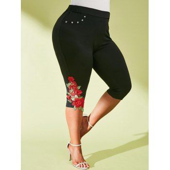 

Plus Size Floral Applique Capri Leggings, Black