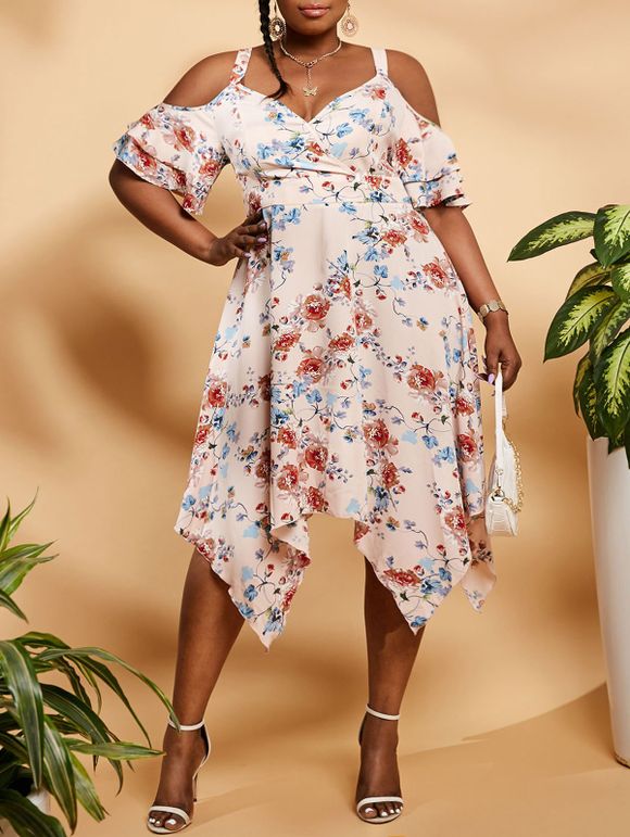 Robe Mouchoir Superposée à Imprimé Fleur à Epaule Dénudée de Grande Taille - Rose clair 5X