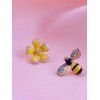 Boucles D'Oreilles Asymétriques Fleur et Abeille en Strass - d'or 
