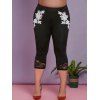 Plus Size Floral Applique Lace Brim Capri Leggings - BLACK 5X