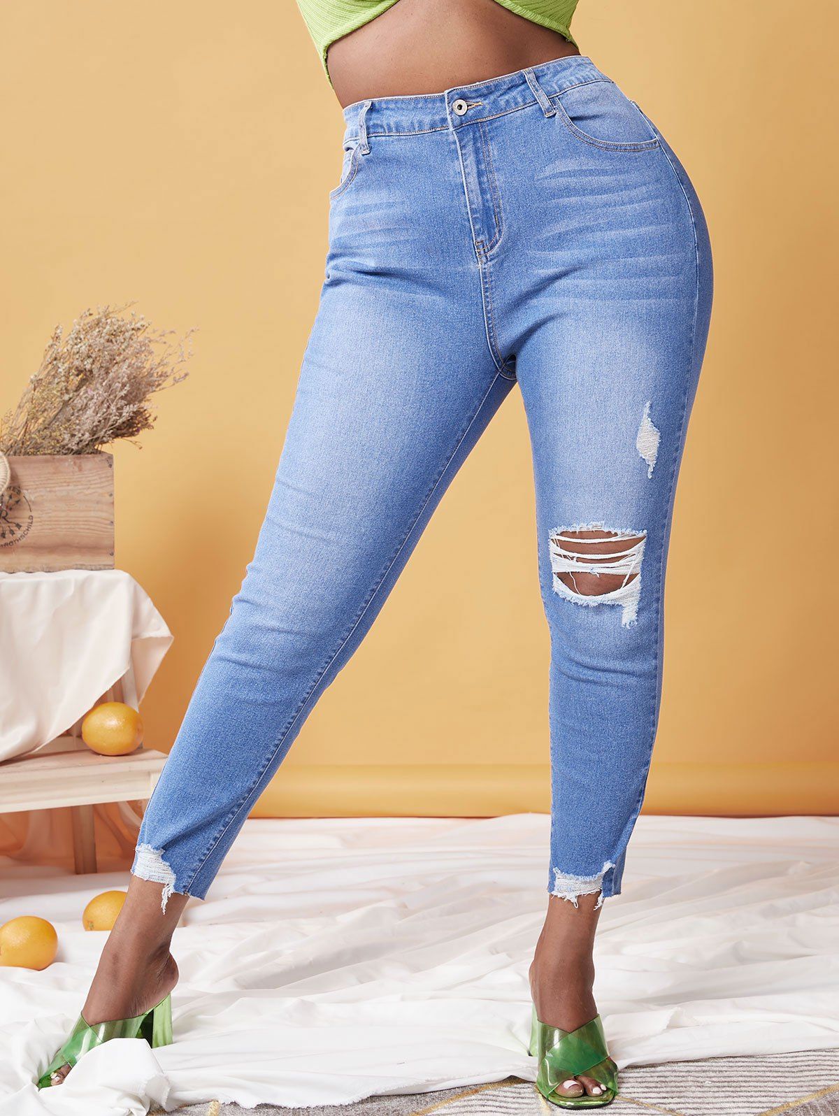 Plus Size Ripped Frayed Hem Jeans - BLUE 5X