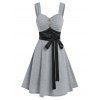 Robe d'Eté de Vacances Ceinturée Fleurie en Dentelle Insérée avec Bouton - Gris Clair M