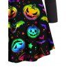 T-shirt D'Halloween à Imprimé Citrouille et Chauve-souris Grande Taille à Col V à Lacets de Grande Taille - Noir 2X
