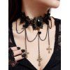 Collier en Dentelle avec Pendentif Lacets Croisés dans le Noir et Pierres Précieuses Style Gothique - Noir 