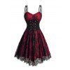 Robe camisole à doubles bretelles spaghetti et superposition de dentelle et de maille à imprimé floral sur toute la surface avec ceinture corset - Rouge M | US 6