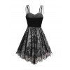 Robe camisole à doubles bretelles spaghetti et superposition de dentelle et de maille à imprimé floral sur toute la surface avec ceinture corset - Gris XXL | US 14
