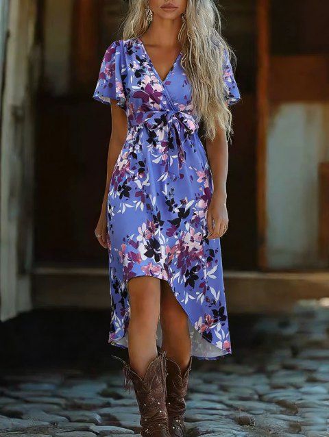 Robe élégante pervenche à imprimé floral abstrait et pétales, bustier cache-cœur