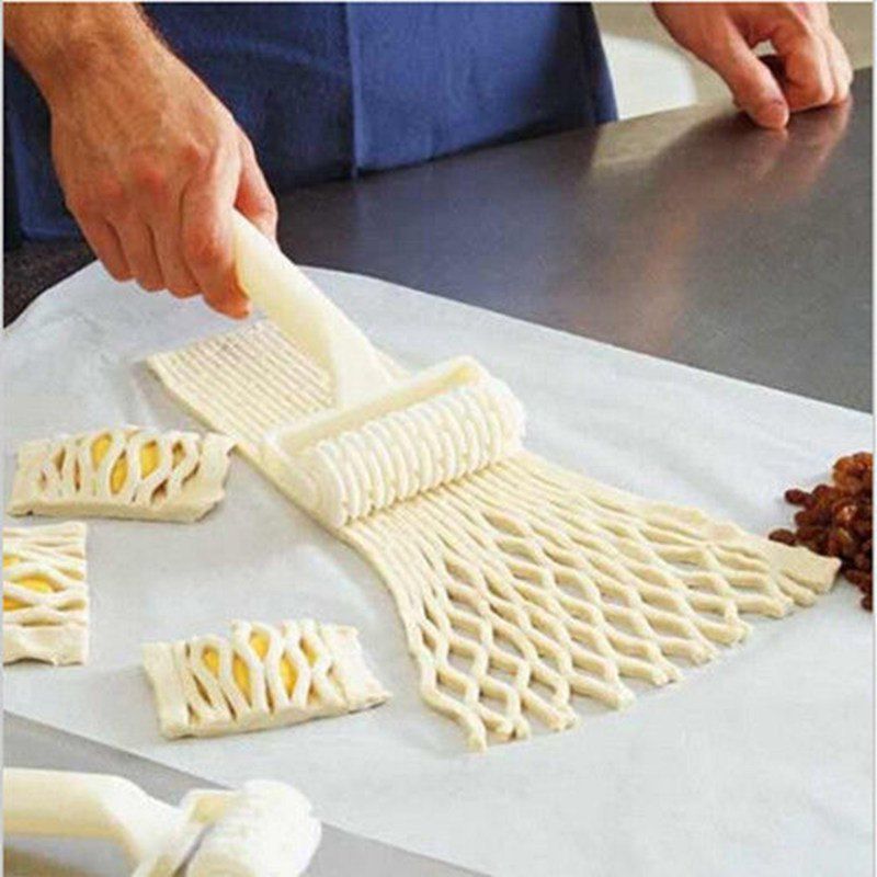 

Plastic Baking Tools Wheel Knife Hob Biscuits Pizza Pie Cake Tool Mold Pull Net, White