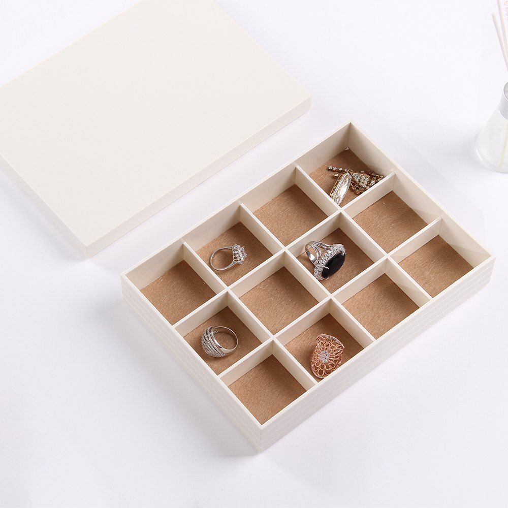 

Simple Necklace Ring Small Jewelry Storage Box, White