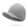 Il y a un bonnet en tricot + ajustement élastique pour le tour de tête de 55-58CM - Gris Clair 