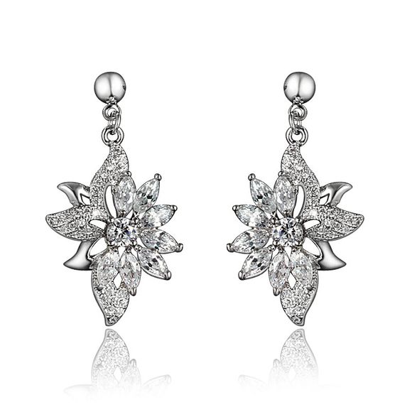 Forme de fleur boucles d'oreille de diamant plaqué or 18 carats belle conception pour le cadeau de mariage - Argent 